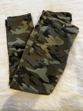 Banana Republic Sloan 2 Petite pants in camo
